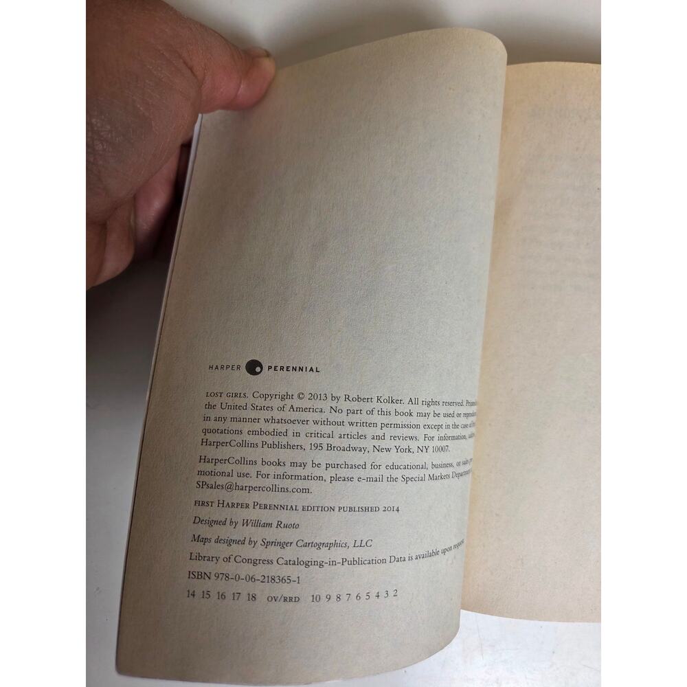 Lost Girls: An‎ Unsolved American Mystery by Robert Kolker - Picture 3 of 4